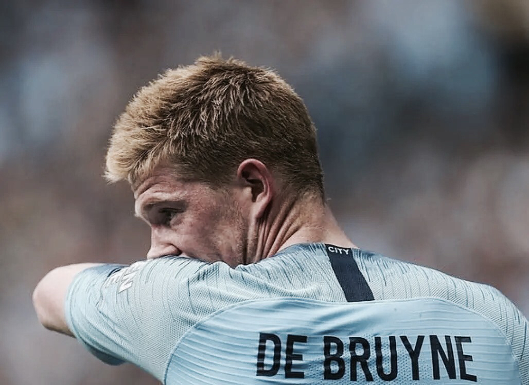 裁判判罚引发球迷不满（判罚争议点燃球迷不满）