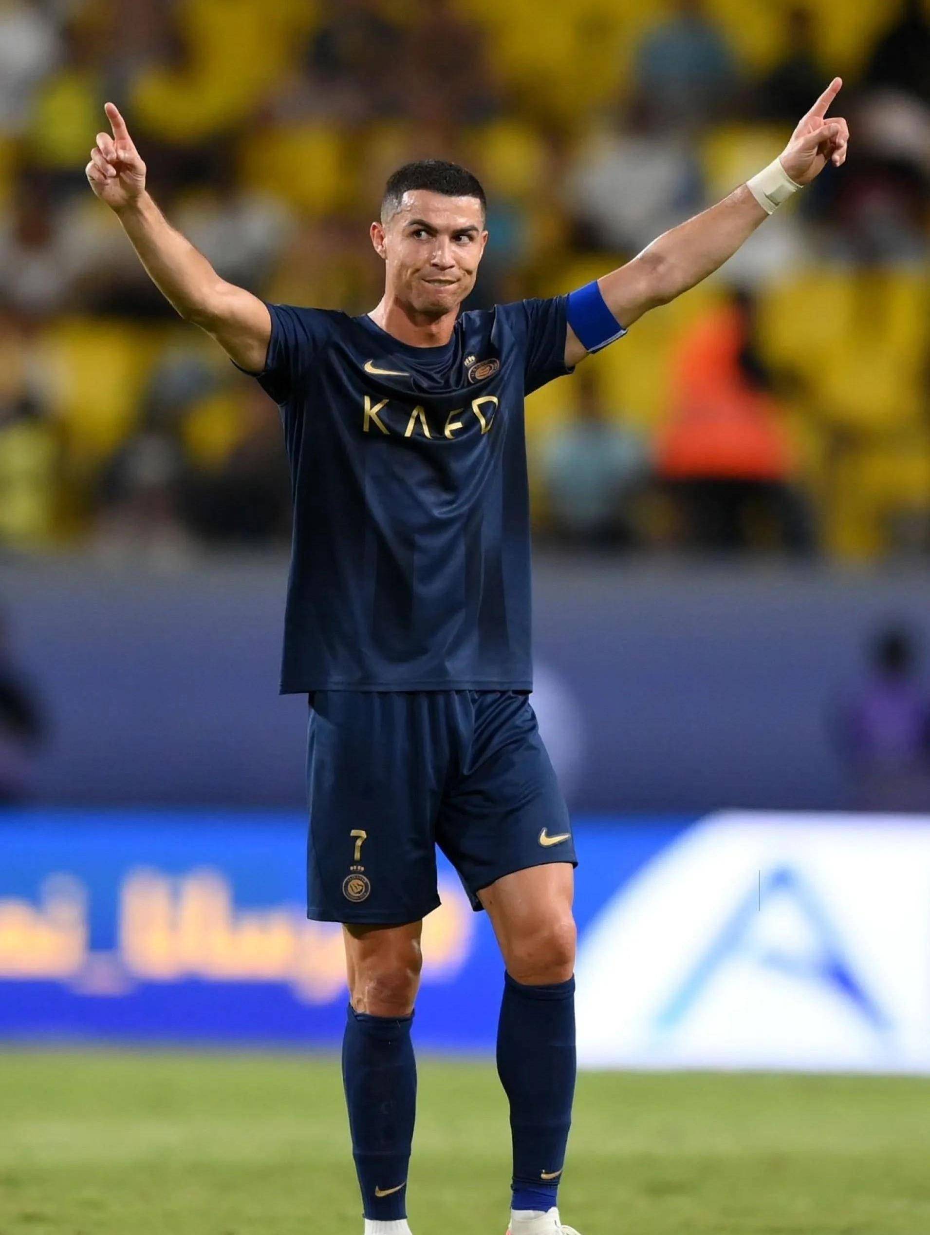 2板6助2抢，三分9中7 一己之力下起三分雨（2板6助2断，三分9投7中 一人掀起三分狂潮）