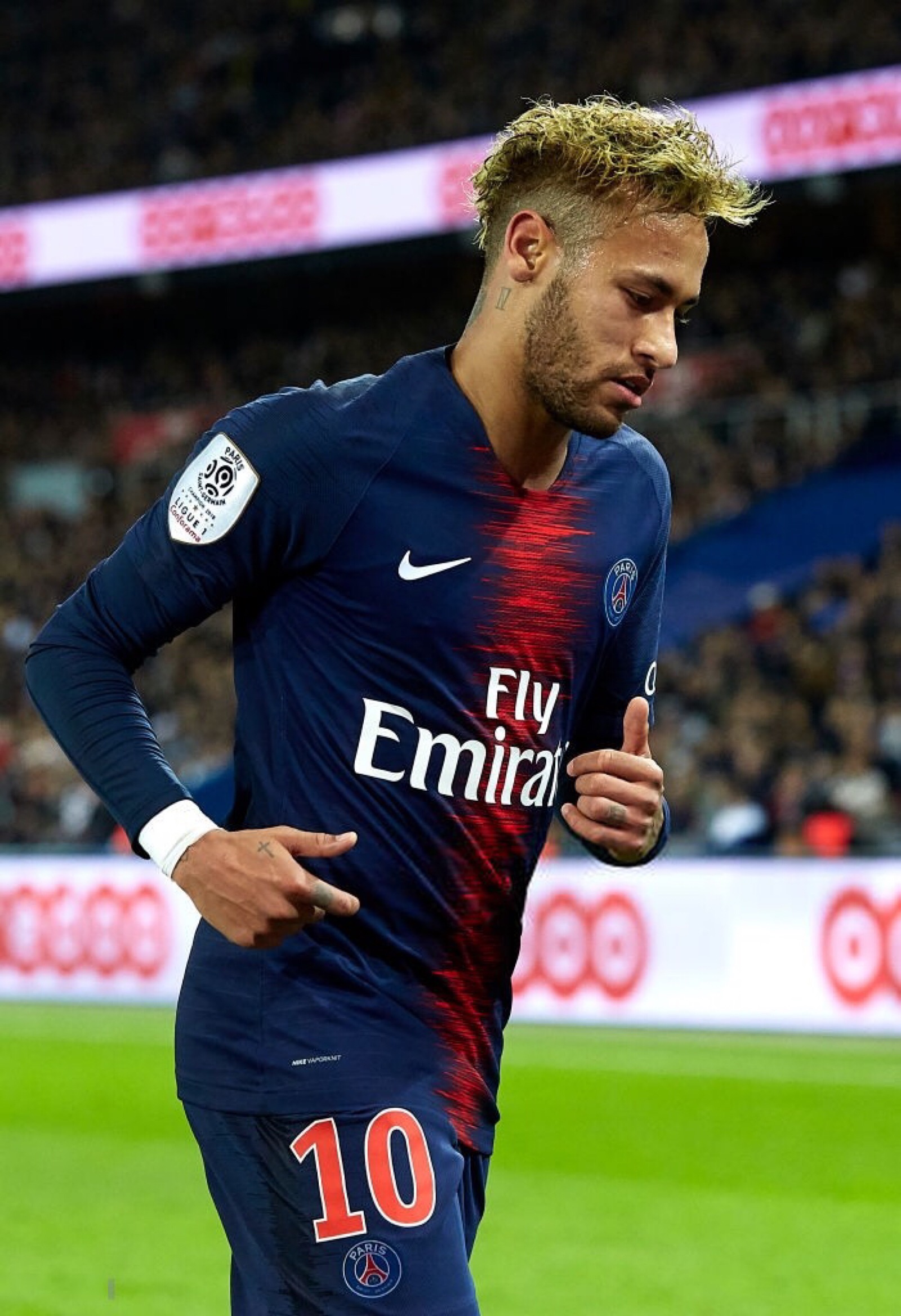 图片报：多特后防线出现危机，将面临安东和安塞尔米诺缺阵（图片报：多特后防告急，安东与安塞尔米诺将缺阵）