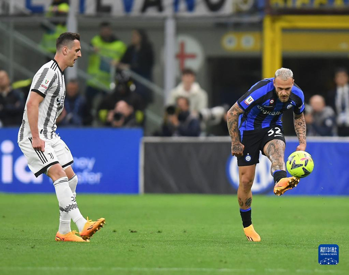 重庆市越野滑雪队新赛季首金诞生！（重庆越野滑雪队斩获新赛季首枚金牌！）