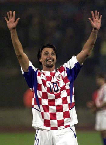 意媒：拜仁天才边锋利契纳或离队，尤文和米兰等队有意争夺（意媒：拜仁边路新星利契纳或将离队，尤文、米兰等队竞逐）