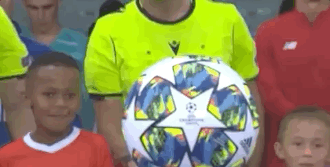 足球英超豪门逆转取胜，主帅赛后握拳怒吼