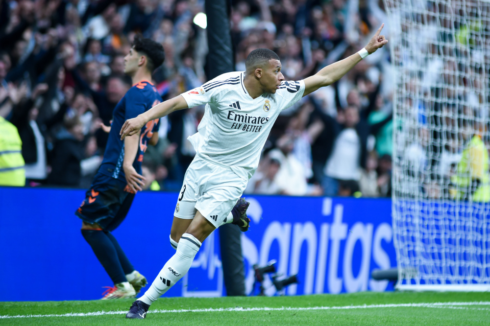 罗马诺：比施亚布可能在冬窗离开RB莱比锡，有英超球队对球员有意（罗马诺：英超队追逐比施亚布，他或将今冬离开RB莱比锡）