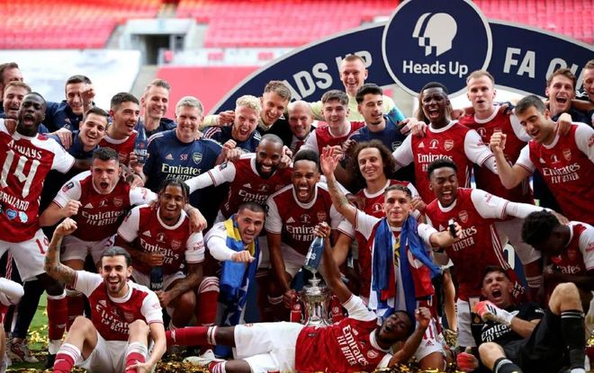 足球巴西名宿点评国足：需要更多年轻力量