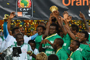 球棒收起来！Kanavi：大家打得很好，没有整顿纪律的必要（别敲打了！Kanavi：队伍表现出色，无需再整顿纪律）