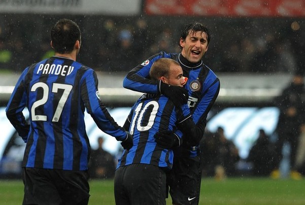 穆里尼奥：球员的比赛态度非常恶劣，我很想一口气换掉9个人（穆帅怒斥队员态度：真想一口气换下九人）