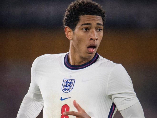 皇马近5场西甲1胜3平1负丢掉9分，从领先巴萨5分到落后4分（近5轮西甲皇马仅取1胜3平1负，痛失9分，领先巴萨5分变为落后4分）