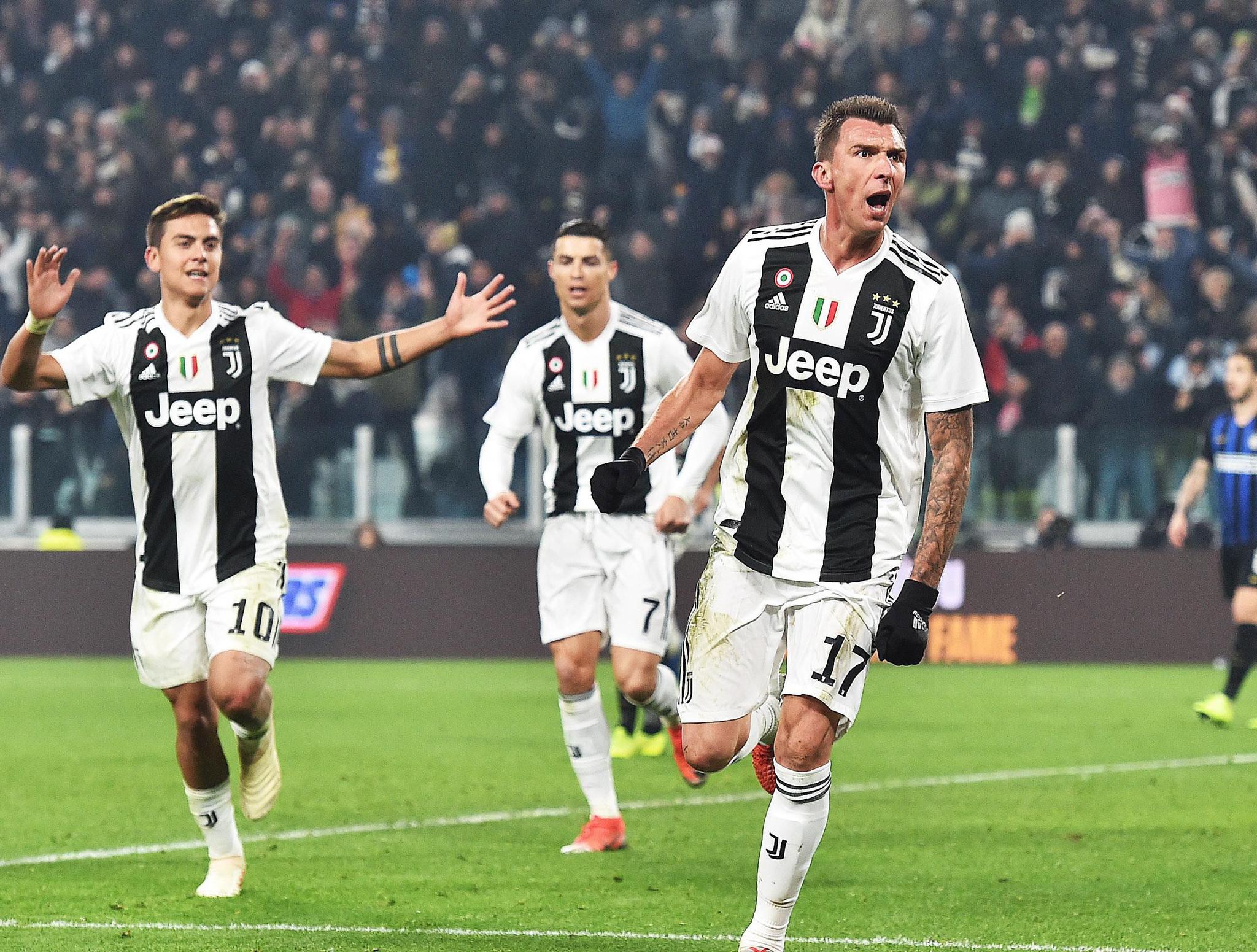 C罗前队友：不喜欢梅西就不喜欢足球！C罗能踢到100岁！（C罗旧友直言：不爱梅西就不爱足球！C罗能踢到百岁！）