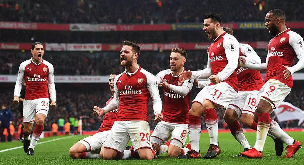 贝克汉姆发文庆祝球队夺冠，妻子、儿子、女儿齐现身，38岁梅西再创传奇（贝克汉姆发帖庆贺球队封王：妻儿女齐到场，38岁梅西再谱传奇）