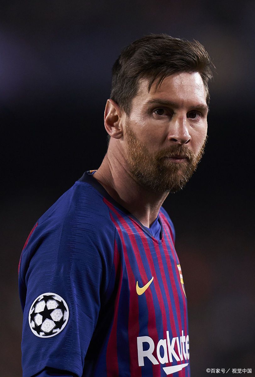 组图：CBA俱乐部杯广厦击败天津 塔克飞身暴扣