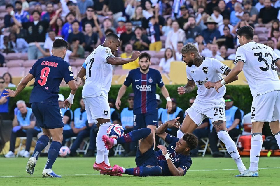 曼联1-1负于西汉姆联，B费错失绝杀，全场射门6次，未进，5轮仅1胜。（曼联1-1战平西汉姆联，B费错失绝杀，6次射门无功而返，近5轮仅1胜）