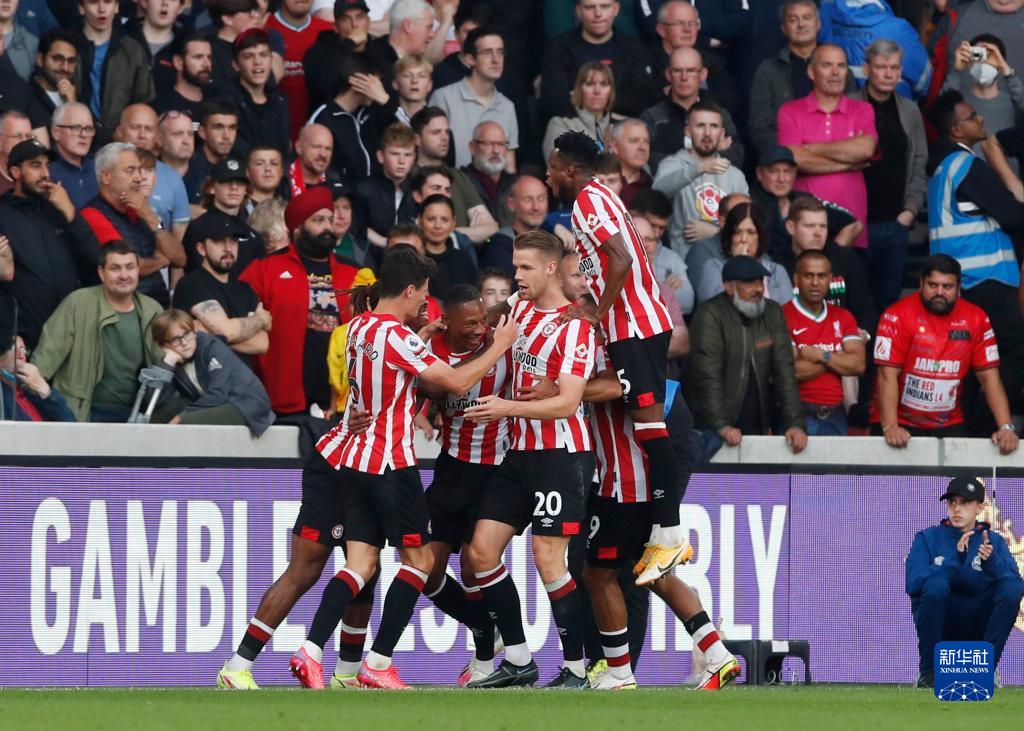 承担重任！麦克丹尼尔斯半场8中6轰14分2板