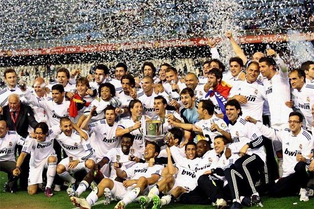 由于C罗被红牌禁赛，绝代双骄皆结束了自己本年度的...