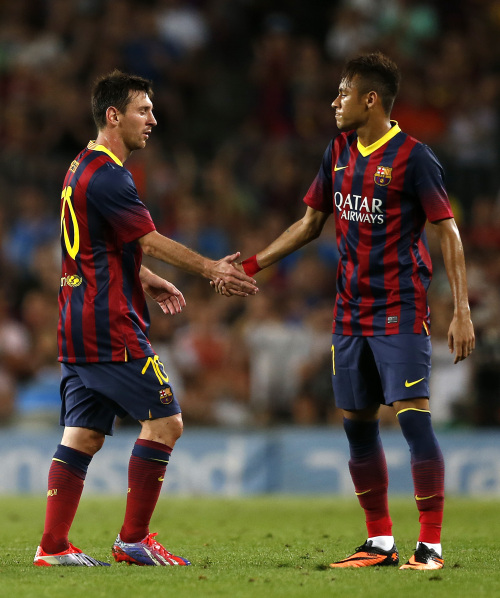 喀麦隆足协和教练点名不同球报道埃托奥解雇阿布巴卡尔以保护记录（媒体称埃托奥为保纪录解雇阿布巴卡尔，喀麦隆足协与主帅各执一词）