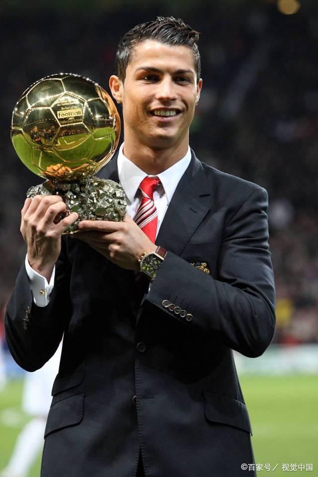 绿帽哥：皇马对阿诺德的表现极为不满，32万欧周薪却频受伤