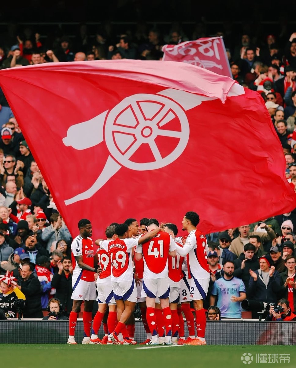 击败奥斯梅恩&萨拉赫！官方：阿什拉夫当选25年非洲足球先生（官方确认：阿什拉夫力压奥斯梅恩与萨拉赫，荣膺25年非洲足球先生）