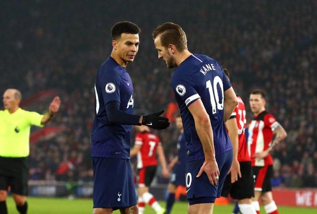 旧将：维尼修斯表现没达到他的续约要求，多数皇马球员也这样（前队员：维尼修斯的表现配不上其续约要价，多数皇马球员也如此）