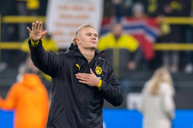 西亚卡姆和杰克逊半场均得分上双，二人合砍27分（西亚卡姆与杰克逊半场双双得分上双，共取27分）