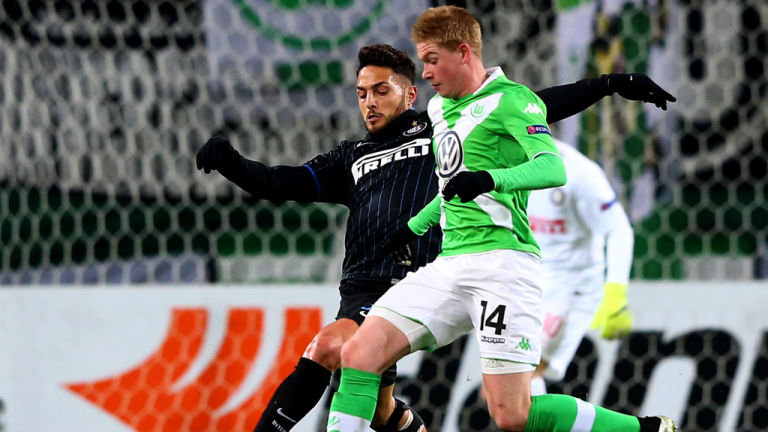 齐达内与蒯纪闻共同现身上海交大出席活动，现场教学马赛回旋（齐达内携手蒯纪闻亮相上海交大，现场示范马赛回旋）