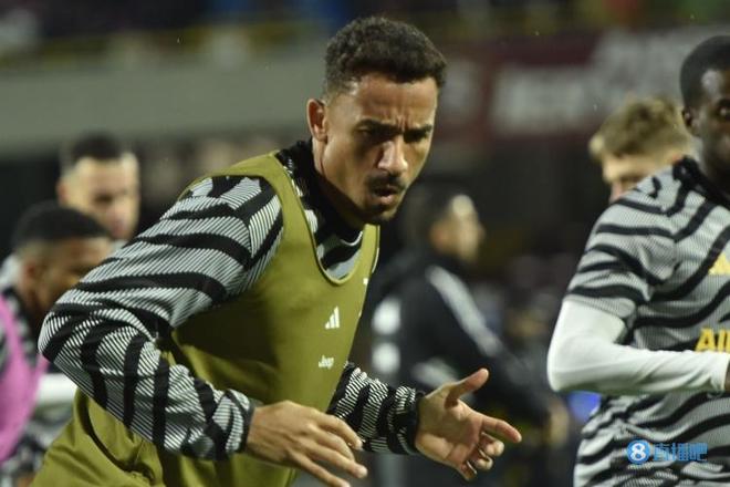 穆斯卡特：林加德表现很好，但吾米提江和他表现至少一样好（穆斯卡特：林加德发挥出色，吾米提江表现不相上下）