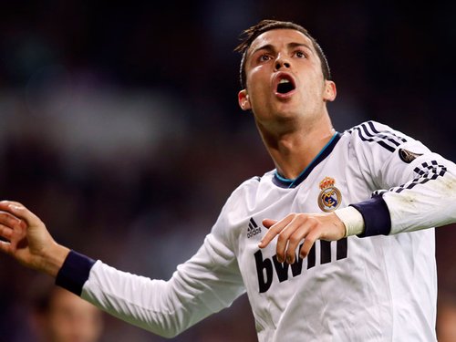 普拉蒂尼等尤文传奇与一线队见面，并参观海瑟尔惨案纪念碑（普拉蒂尼等尤文名宿与一线队会面，赴海瑟尔惨案纪念碑致敬）