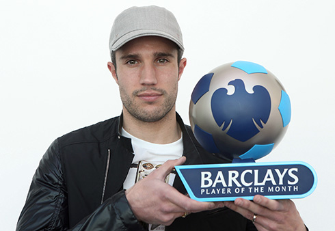 吉鲁帽子戏法助阿森纳3-0胜奥林匹亚科斯晋级欧冠16强（吉鲁戴帽，阿森纳3-0击败奥林匹亚科斯，挺进欧冠16强）