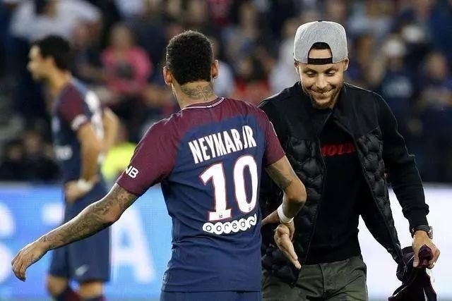 曼晚：阿莫林在高层会面中表示，不会将拉什福德列入未来计划（曼晚：阿莫林与高层会谈称，拉什福德不在其未来计划内）